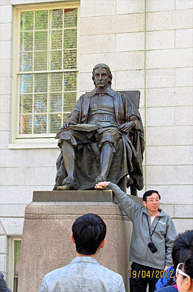 024-Памятник Джону Гарварду